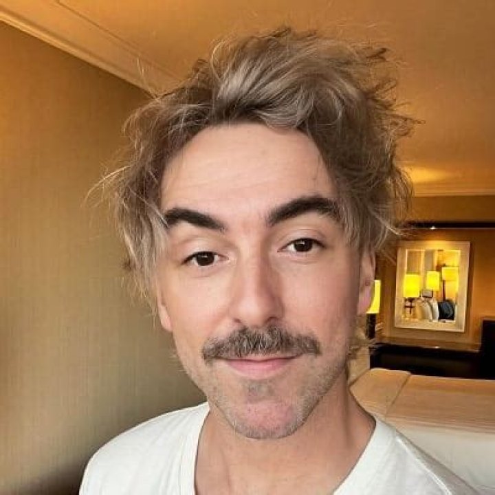 Alex Gaskarth - Bio, Age, Height, Net Worth, Facts, Nationality