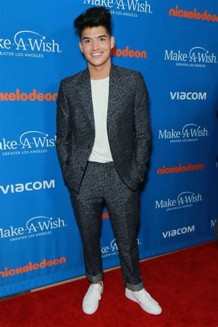 Alex Wassabi- Bio, Age, Net Worth, Salary, Height, Single, Nationality, Wiki