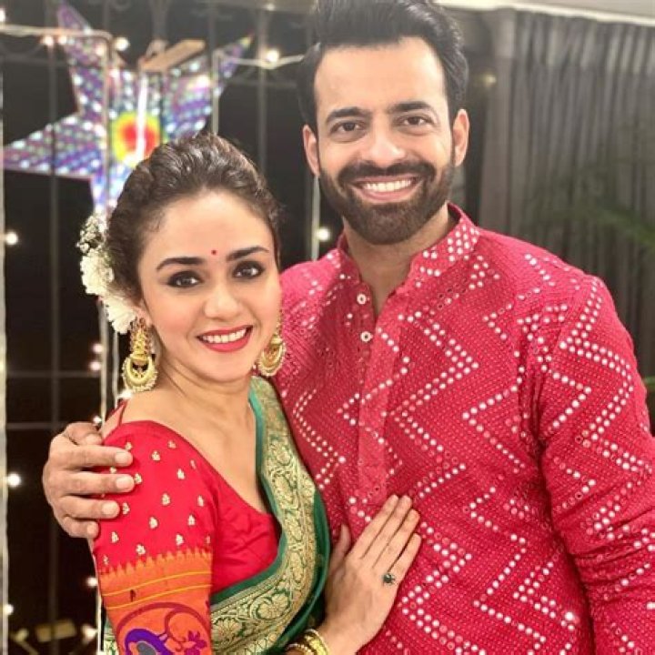 Amruta Khanvilkar - Bio, Age, Net Worth, Height, Married, Nationality, Body Measurement, Career