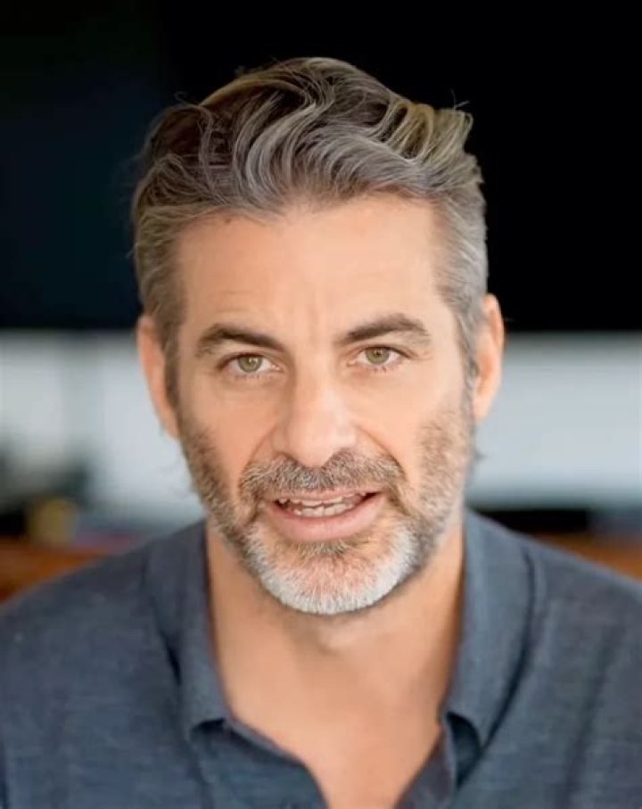 Andrew Curtis - Bio, Age, Net Worth, Single, Nationality, Career, Wiki