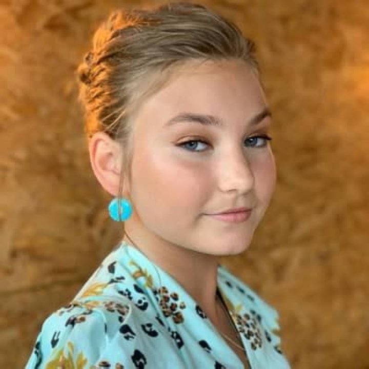 Anna Pniowsky - Career, Bio, Single, Age, Net Worth, Facts