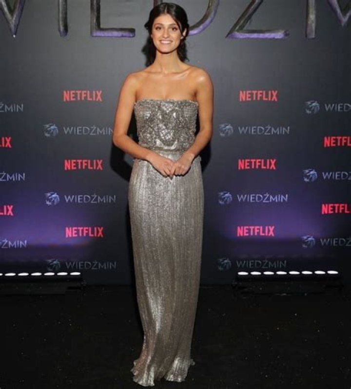 Anya Chalotra - Bio, Age, Net Worth, Height, Single, Nationality, Career