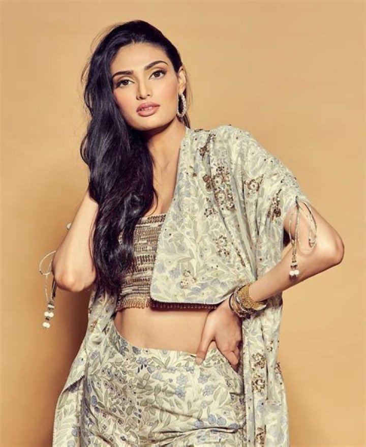 Athiya Shetty - Bio, Age, Height, Single, Nationality, Career, Wiki