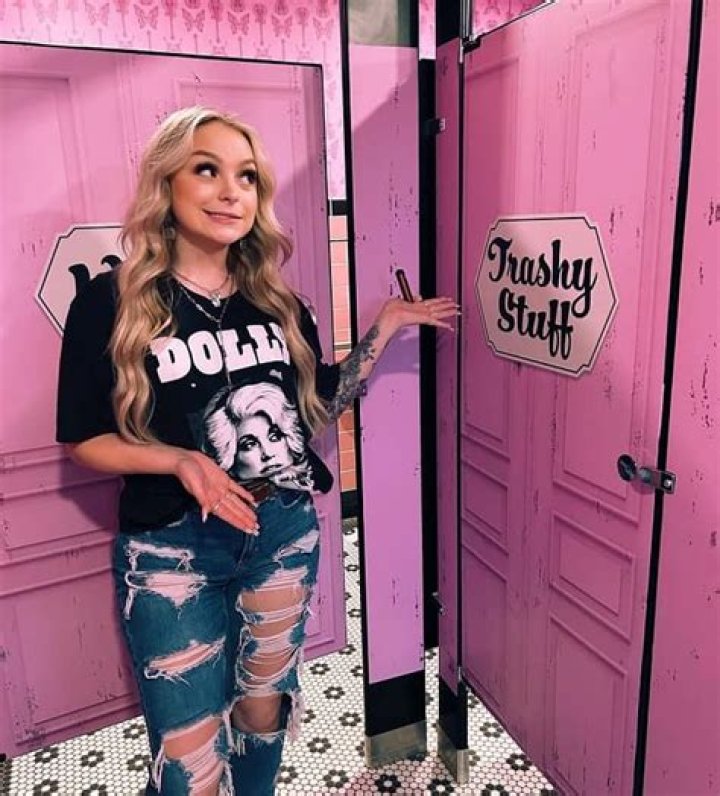 Avery Morrison - Bio, Age, Height, Nationality, Net Worth, Facts