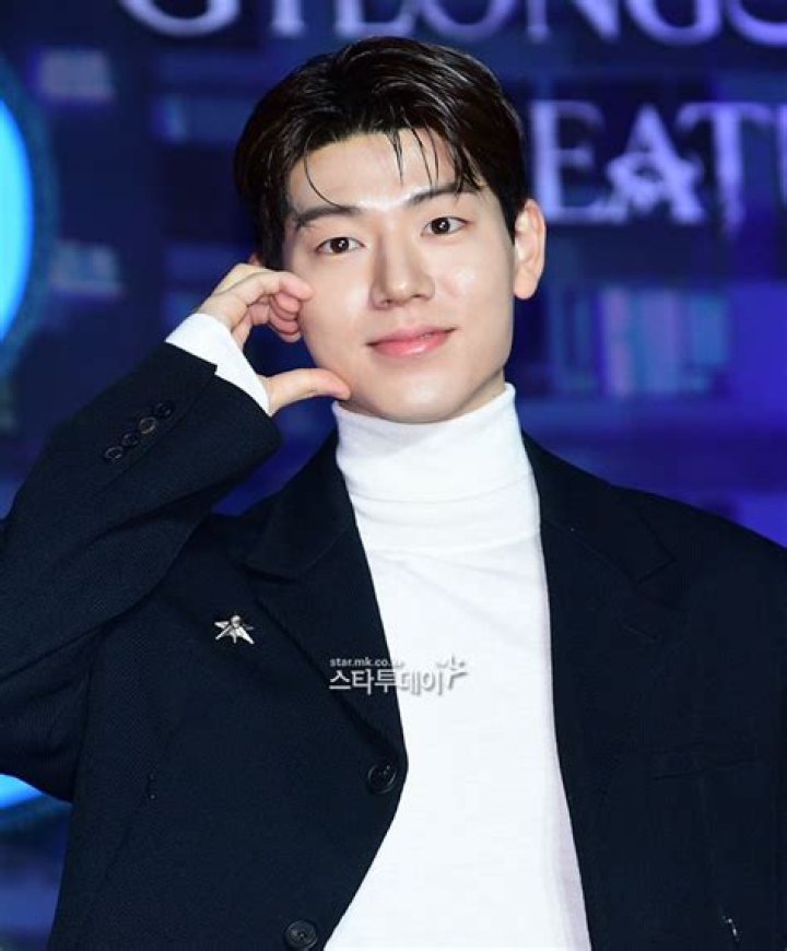 Bae Hyun-sung - Bio, Age, Net Worth, Height, Nationality, Career, Height