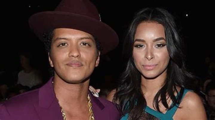 Bruno Mars”s Girlfriend – Biography Mask