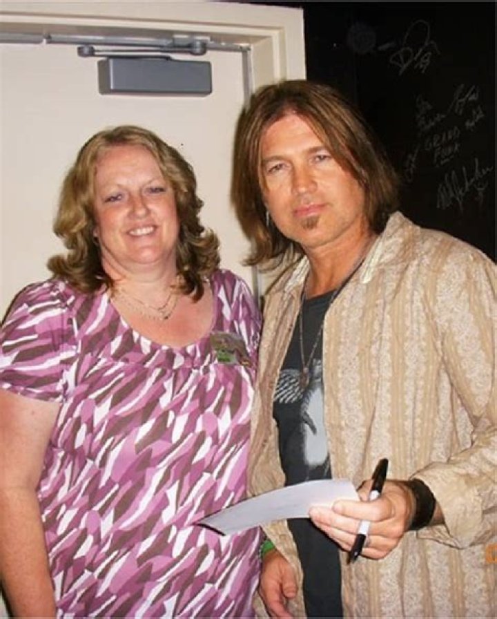 Cindy Cyrus - Net Worth, Bio, Career, Divorced, Age, Facts