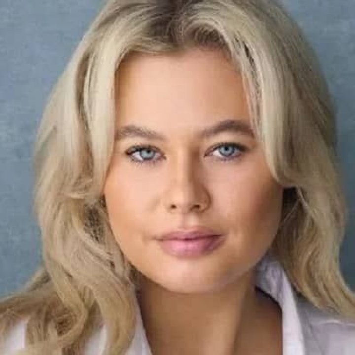 Eliza Dobson - Bio, Age, Height, Net Worth, Facts, Nationality
