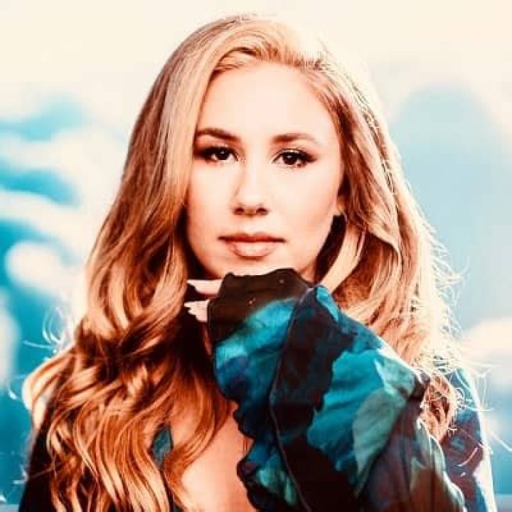 Haley Reinhart - Bio, Career, Age, Net Worth, Height, Facts