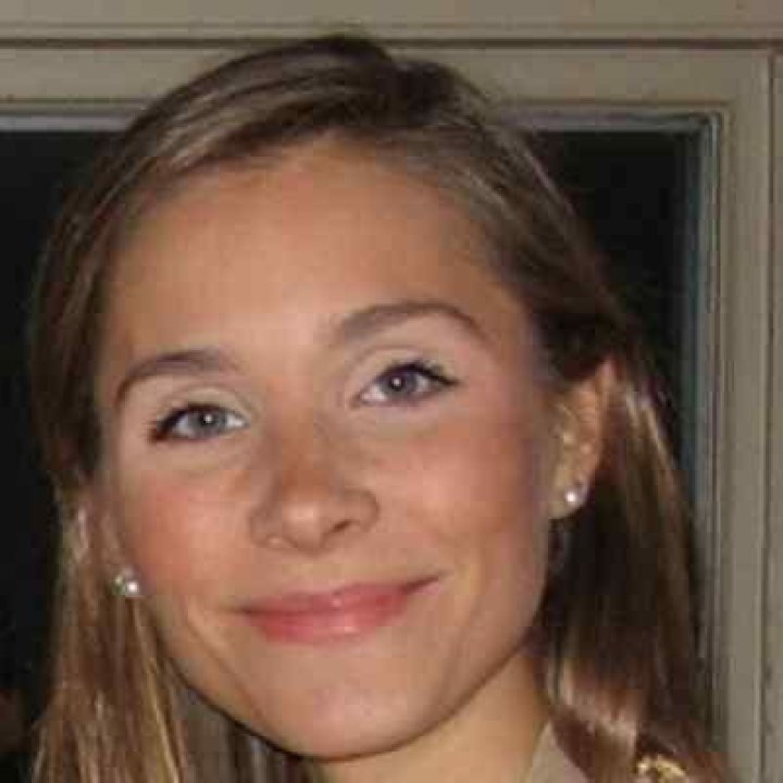Isabel Cowles - Bio, Age, Single, Nationality, Body Measurement, Career