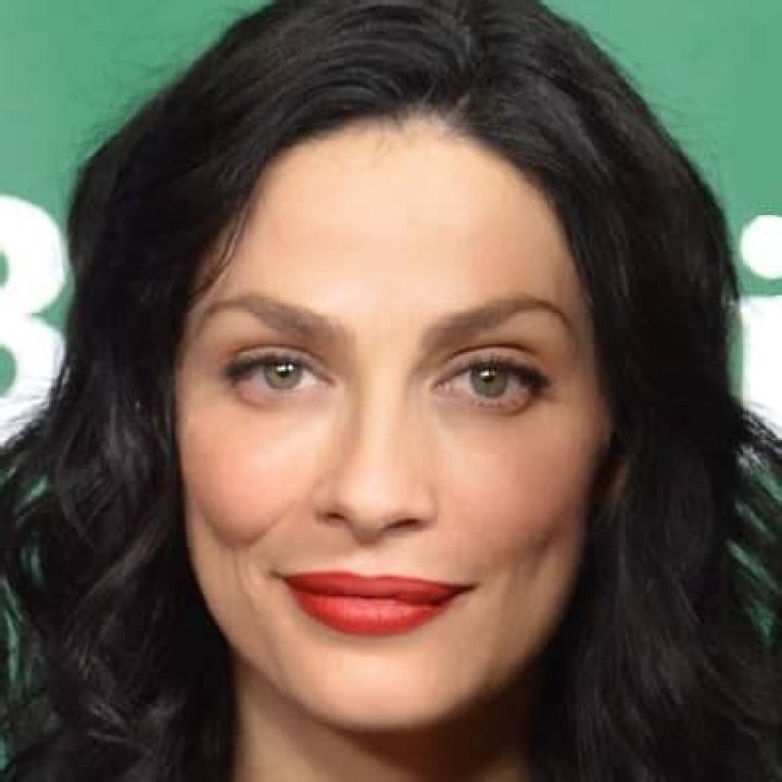 Joanne Kelly - Bio, Age, Height, Net Worth, Facts, Nationality