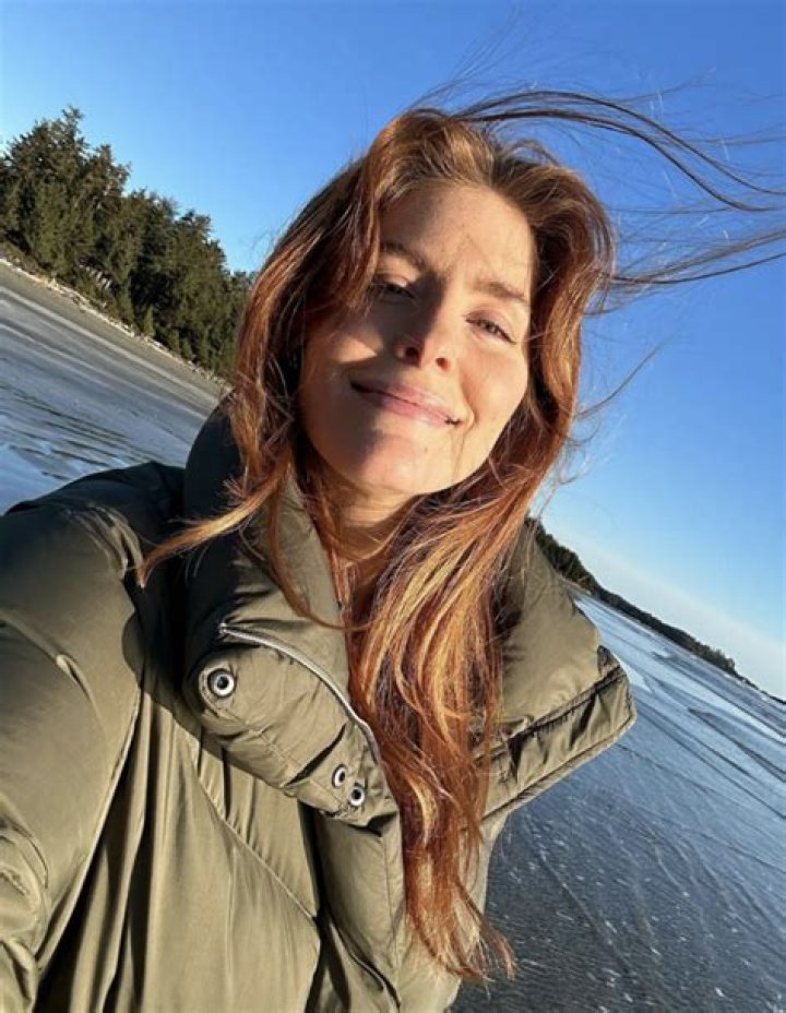 Jordan Claire Robbins - Bio, Age, Net Worth, Height, Nationality, Body Measurement, Career