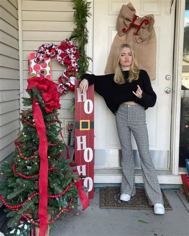 Katie Beth Hall - Bio, Age, Height, Nationality, Net Worth, Facts