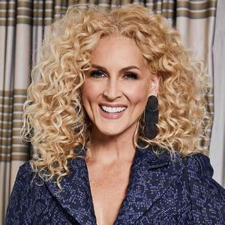 Kimberly Schlapman - Bio, Age, Height, Net Worth, Facts