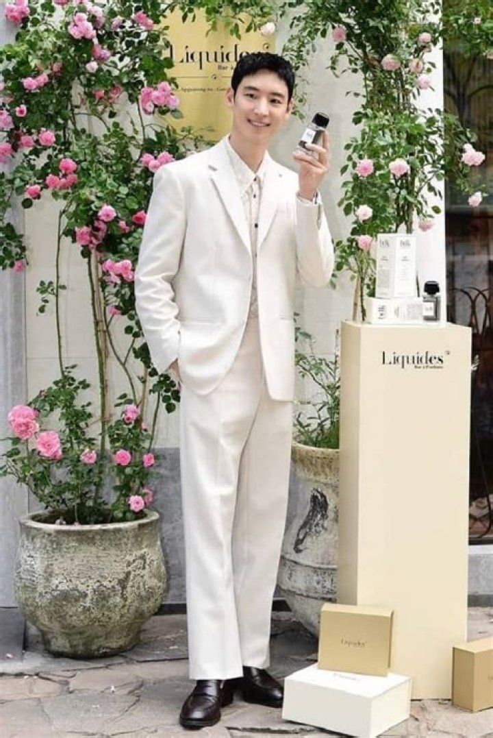 Lee Je-hoon - Bio, Career, Age, Net Worth, Height, Facts