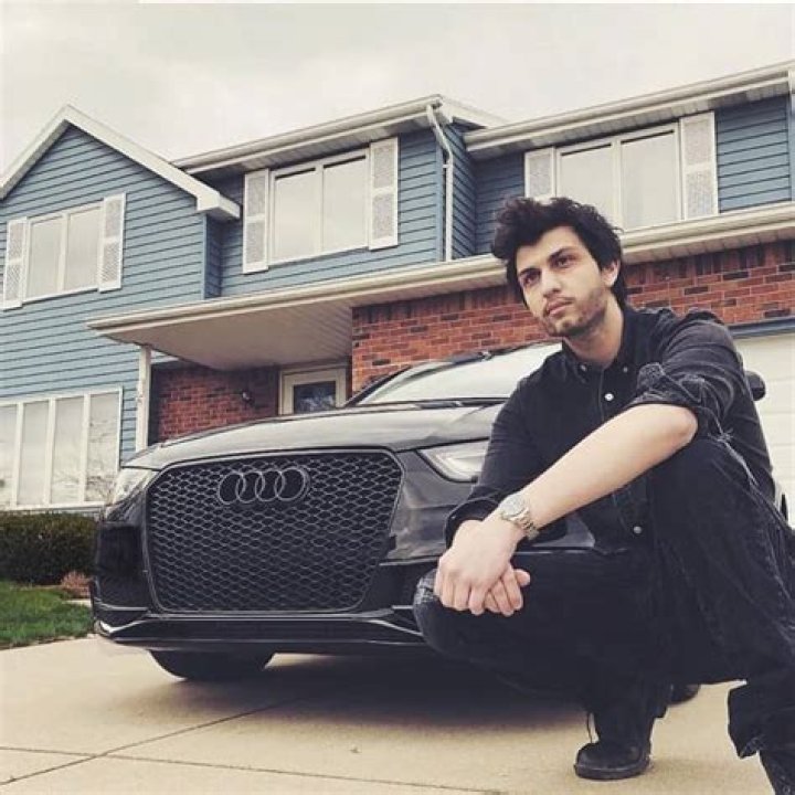 Life of Luxury Age, Biography,, Net Worth, Salary, Height, Single, Nationality, Body Measurement, Career