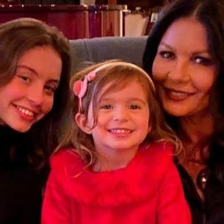 Lua Izzy Douglas-Bio, Career, Net Worth, Single, Nationality, Facts