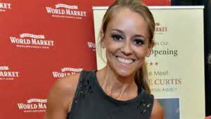 Nicole Curtis - Bio, Age, Net Worth, Salary, Height, Single, Nationality, Body Measurement, Career