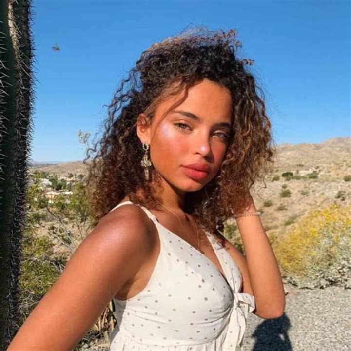 Paola Lct - Bio, Age, Net Worth, Single, Nationality, Body Measurement, Career