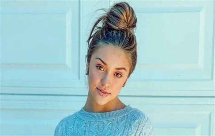 Presley Elise - Bio, Age, Net Worth, Single, Nationality, Career, Instagram