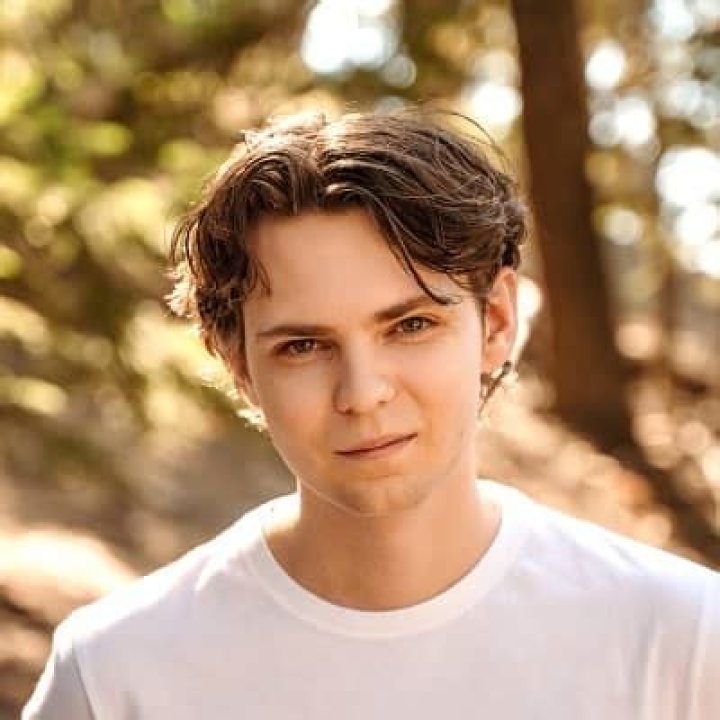 Robbie Kay - Bio, Age, Height, Net Worth, Facts, Nationality