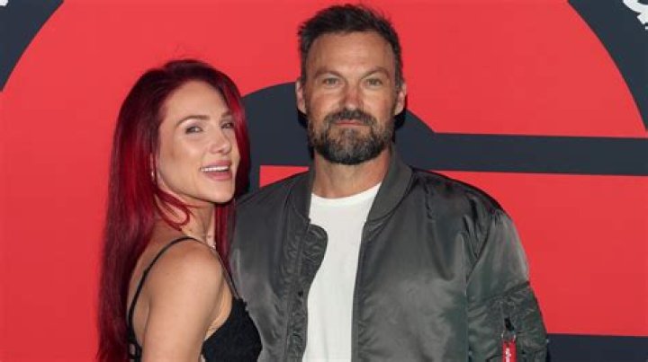 Sharna Burgess - Bio, Age, Net Worth, Single, Nationality, Height, Wiki