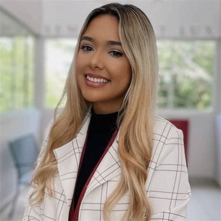 Silvia Vallejo - Bio, Age, Height, Net Worth, Facts, Nationality