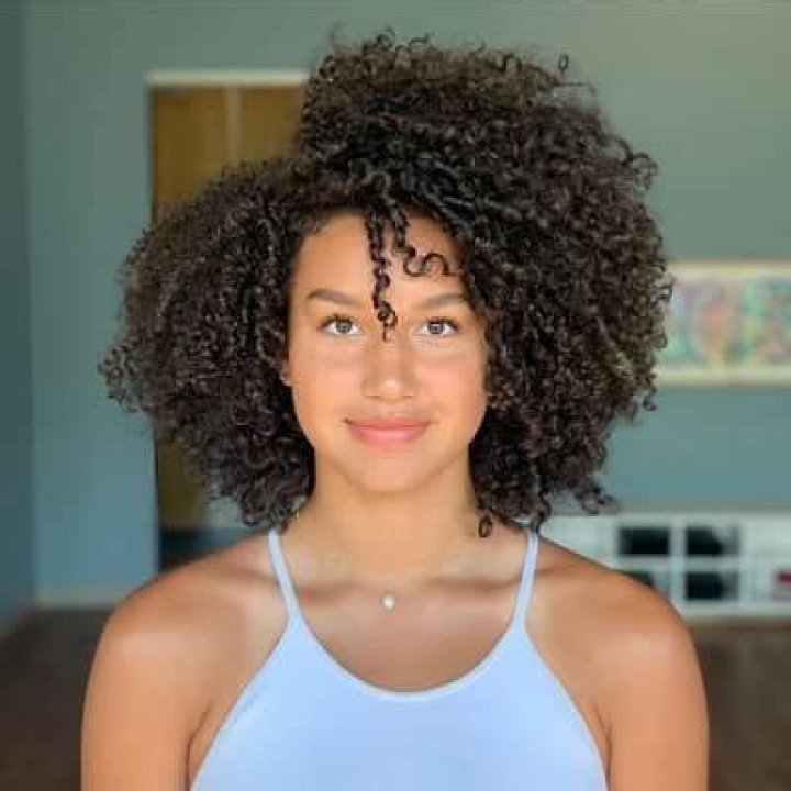 Sofia Wylie - Bio, Age, Net Worth, Height, Single, Nationality, Body Measurement, Career