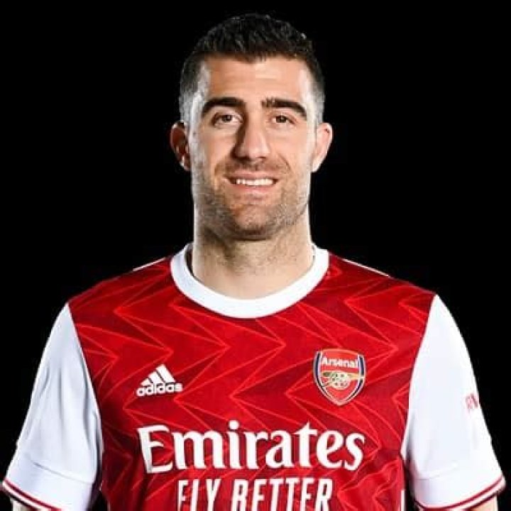 Sokratis Papastathopoulos - Bio, Age, Net Worth, Facts, Married