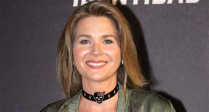 Sonya Smith - Bio, Age, Height, Nationality, Net Worth, Facts