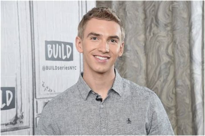 Stephen Sharer - Bio, Age, Net Worth, Single, Nationality, Body Measurement, Career