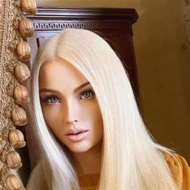 Valeria Lukyanova - Bio, Age, Height, Married, Nationality, Body Measurement, Career