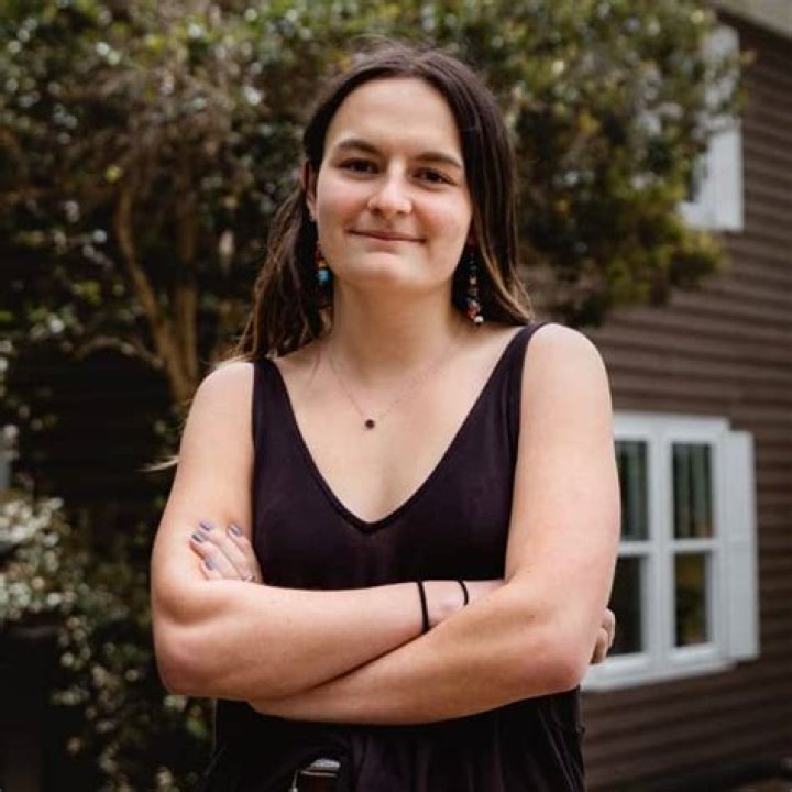 Zoe Roth - Bio, Age, Career, Height, Net Worth, Facts